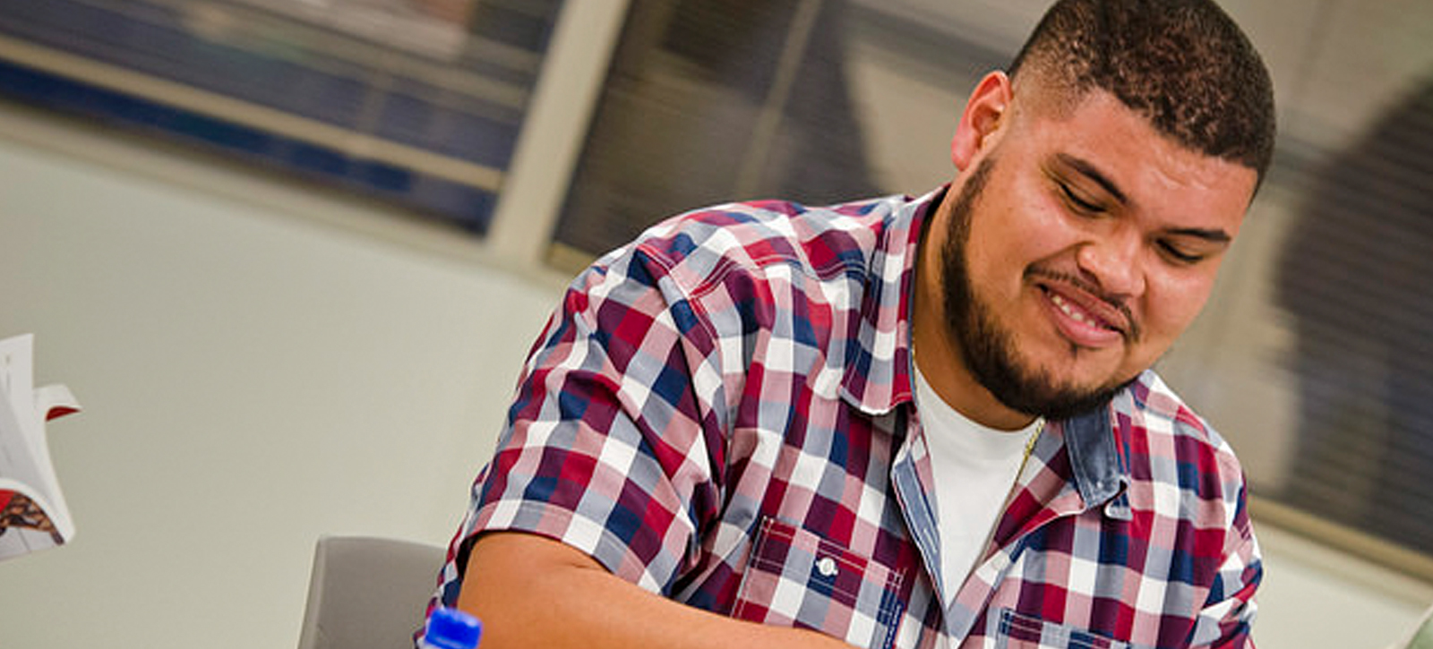AU_Hero_Images_1x_LosAngeles_AppliedTechnologyandBusinessLeadership › Antioch University Student in Applied tech class