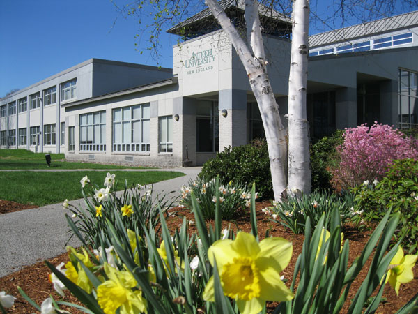 AUNE building with flowers in the forefront.